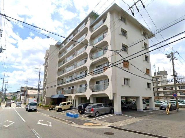 鐘紡夙川台マンションの外観|断熱や防音などの効果がある樹脂サッシに入替

