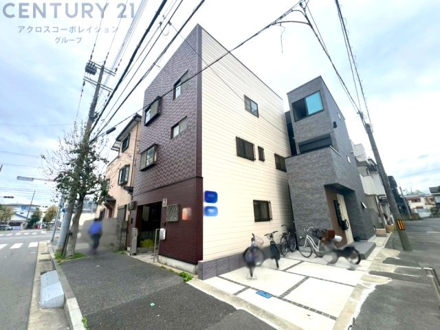 鉄骨造3階建て
