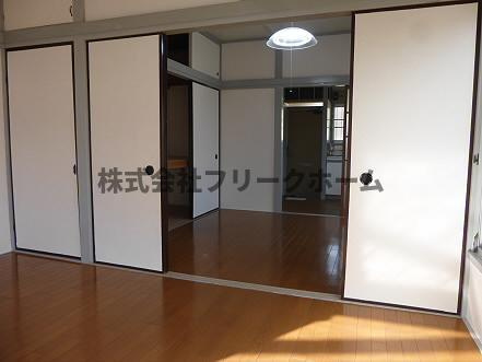 三鷹市牟礼４丁目のアパートの居間・リビング