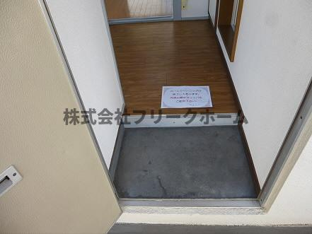 三鷹市牟礼４丁目のアパートの玄関