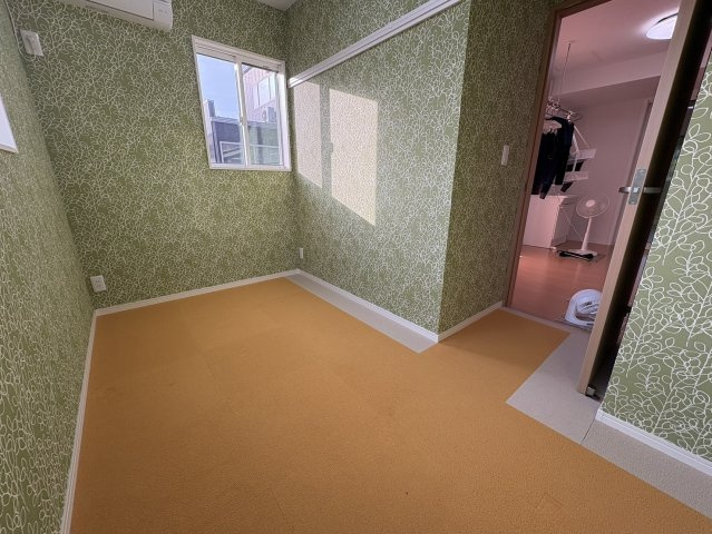 セキスイハイム施工の立地良しな築浅戸建て♪増築もしてます♪真岡市台町の洋室|ゆったりした洋室です