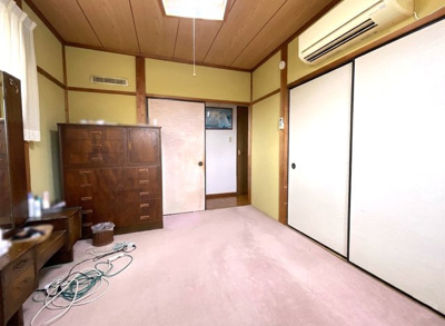 【和室】 | 大津市稲津３丁目　中古戸建 | 《和室6帖》２階の和室にもしっかり収納が完備されています。2階には他にも収納たっぷりの洋室9帖があります。