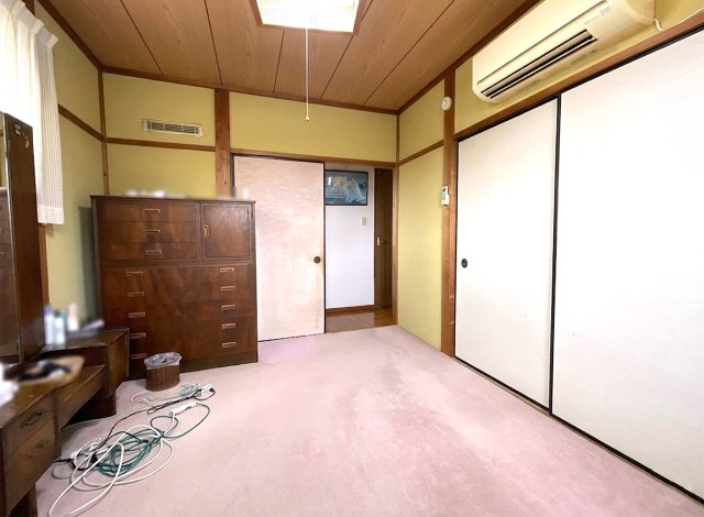【和室】 | 大津市稲津３丁目　中古戸建 | 《和室6帖》２階の和室にもしっかり収納が完備されています。2階には他にも収納たっぷりの洋室9帖があります。