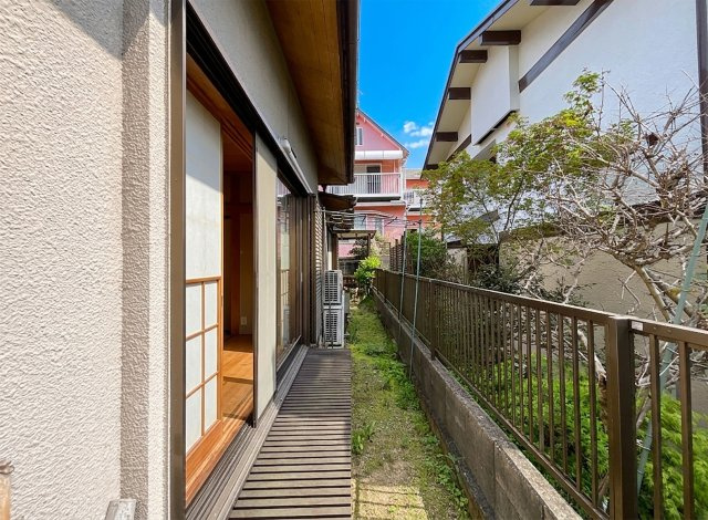 【その他】 | 大津市稲津３丁目　中古戸建 | お隣との距離も狭すぎず、余裕のある暮らしが実現します。
