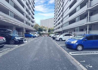 【洋室】 | ポートアイランド住宅45号棟 | 広々平面駐車場♪入出庫し易そうです♪