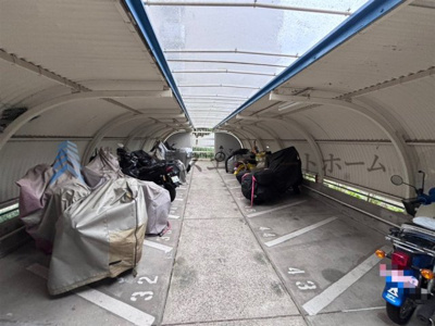 【その他】 | ポートアイランド住宅45号棟 | 屋根付きが嬉しいバイク置場♪
