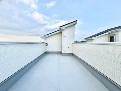 【その他】 | 宇治市広野町尖山　中古戸建 | 【スカイテラス】眺望良好なスカイテラス！
水栓・屋外電源が完備されており、様々な用途でお使い頂けます(^^♪