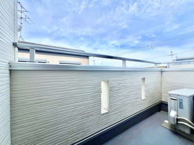 【その他】 | 宇治市広野町尖山　中古戸建 | 【北西側バルコニー】《ローンの事やお家探しのご相談は（株）ゆいホームにお任せ下さい。ちょっとした疑問にも解りやすくお応えします。》お気軽にどうぞ(^^)/