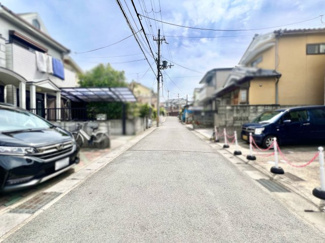 【前面道路含む現地写真】 |  （株）ゆいホームでは、ご購入・ご売却・住宅ローンなどのあらゆるご相談にお応えします。 もちろん相談は無料です！まずはお気軽にお電話下さい。