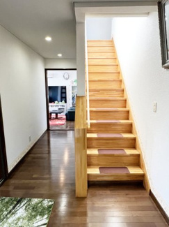 【玄関】 | 手稲区富丘４-３ 一戸建 | 玄関ホールも広々しています♪