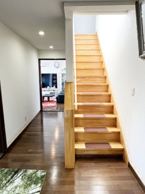 【玄関】 | 手稲区富丘４-３ 一戸建 | 玄関ホールも広々しています♪