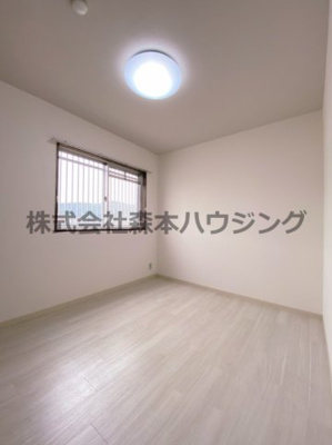【洋室】 | 　フェルザ住道 | 明るい洋室です