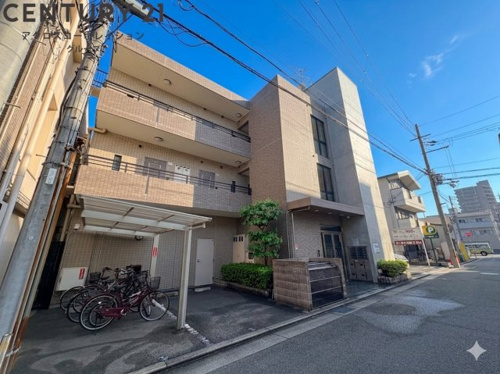 オートロックで外部の人間が簡単に出入りできないため安心です。