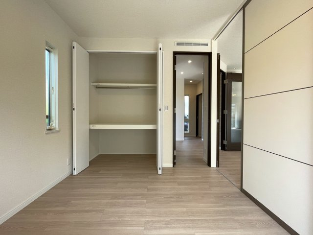 こんな家に住みたくないですか？私は住みたいです！ウチと交換してくれないかな、、、誰しもが思うこのレベル！周辺の住環境も景観も素晴らしき高級住宅地にある『都筑区牛久保西３丁目』リフォームの洋室|洋室です