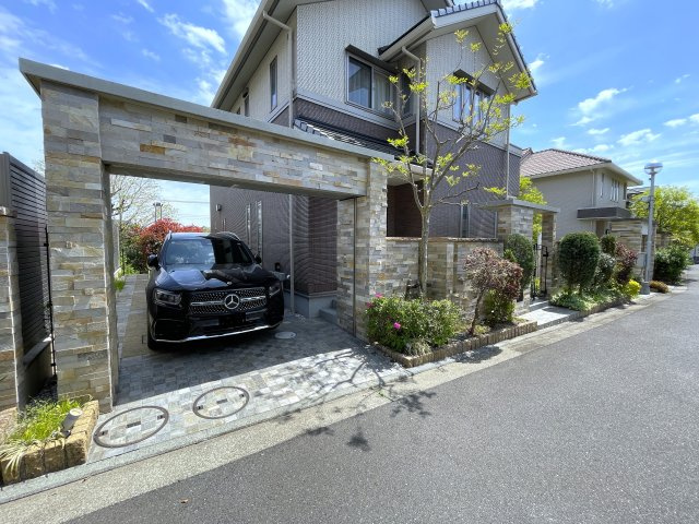 こんな家に住みたくないですか？私は住みたいです！ウチと交換してくれないかな、、、誰しもが思うこのレベル！周辺の住環境も景観も素晴らしき高級住宅地にある『都筑区牛久保西３丁目』リフォームの外観|きれいな外観です