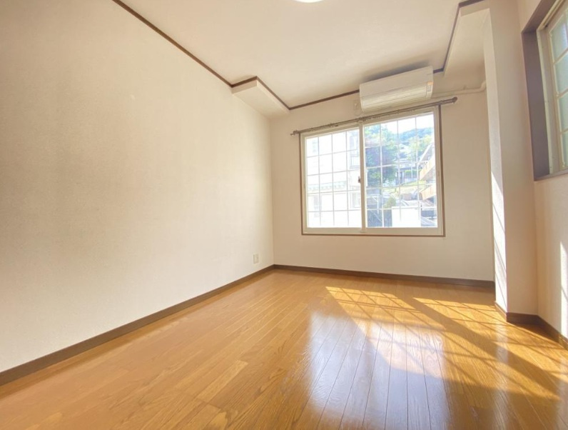 芦屋川三条町テラスハウスの居間・リビング