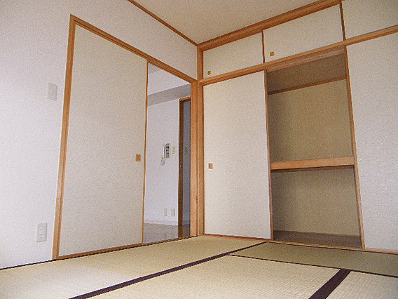 大倉山プレイスの居間・リビング