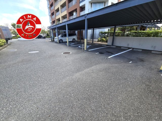 百道タワーの駐車場|敷地内の駐車場です。