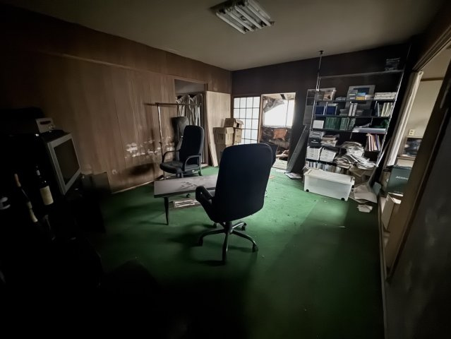 別荘利用や民泊にいかが？屋上もあるおしゃれな外観♪那須町湯本の洋室|洋室です