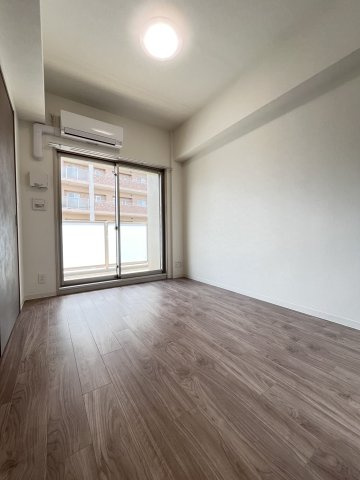 大阪市都島区都島南通１丁目の賃貸マンションの居間・リビング