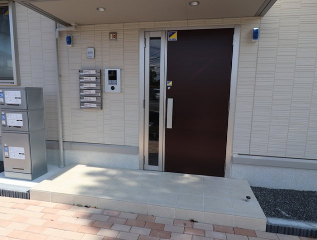 クリークレイン南高江のエントランス