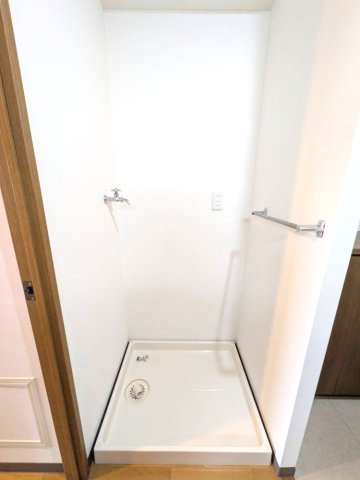 西宮市南昭和町のマンションの内装|洗濯機置場です