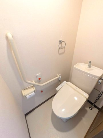 西宮市南昭和町のマンションのトイレ|清潔感のあるトイレです