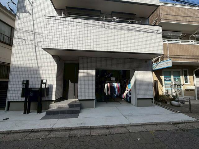 北沢２丁目店舗のエントランス| 