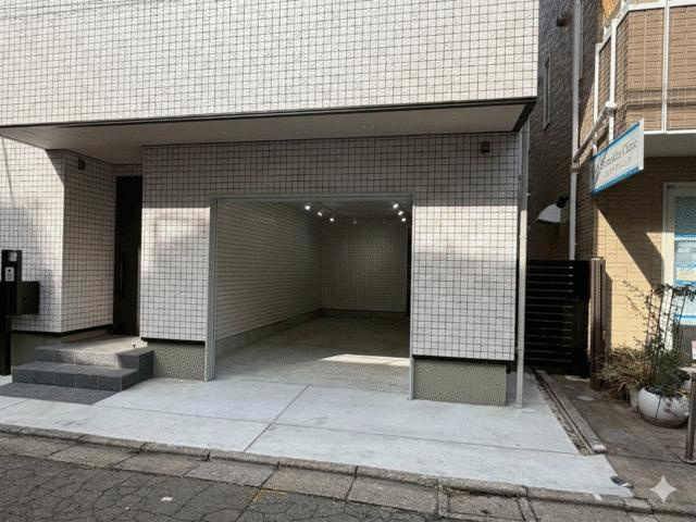北沢２丁目店舗のエントランス| 
