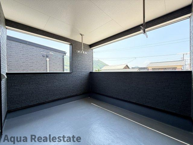 坂出市加茂町の新築一戸建のバルコニー|外からの目が気にならないバルコニーで洗濯物が干せます