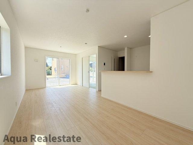 坂出市加茂町の新築一戸建の居間・リビング|リビングです
