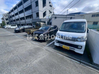 【駐車場】