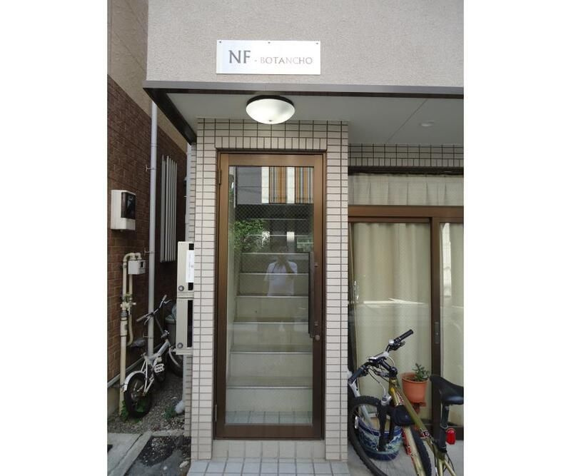 エヌエフ牡丹町のエントランス