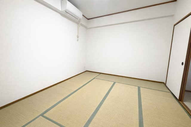 ☆プレファランスコート弐番館☆の和室|掲載写真の一部は、室内イメージをお伝えするために画像補正（荷物の消去等）を行っています。現況を優先してください。
