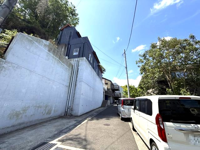 無垢フローリング・天井　こだわり満載の注文住宅をリノベーションの前面道路含む現地写真|前面道路