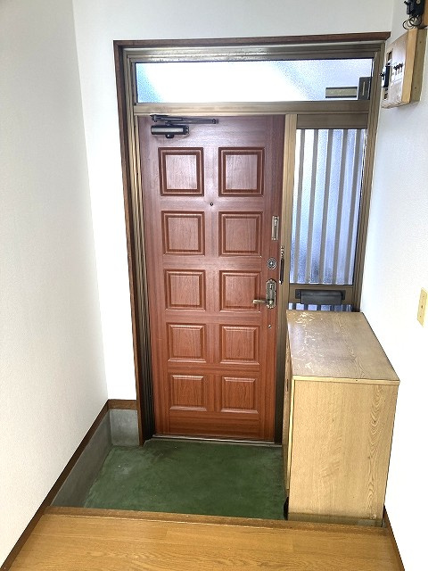 アキタハウスA棟の玄関