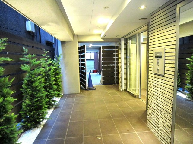 パルコート芝崎のエントランス