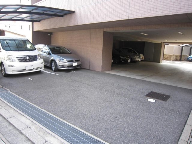 ヴィアコート・クレの駐車場