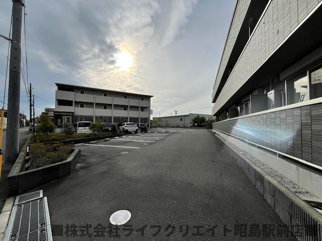 BLESS昭島Ａ棟の駐車場
