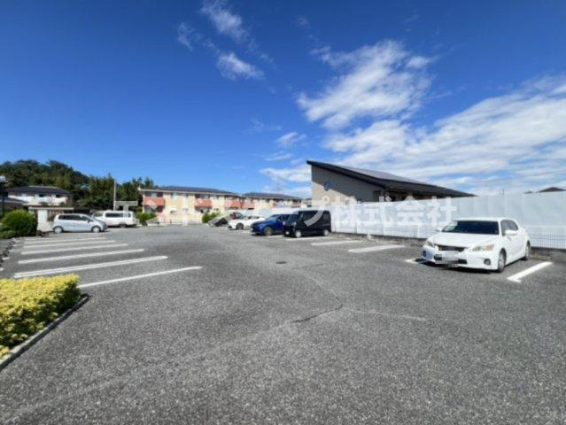 サンセット　ヒルズⅠの駐車場|高崎、前橋のお部屋探しはエンドスケープまで！お客様の理想お聞かせ下さい♪