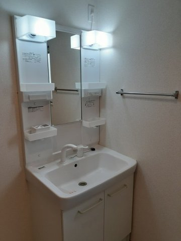 アーバンリーム弐番館の洗面所|明るい洗面所です★