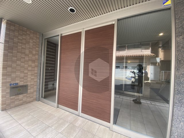 シェルメール長堂のエントランス