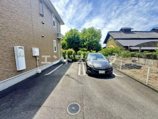 メゾン　エストＢの駐車場|高崎、前橋のお部屋探しはエンドスケープまで！お客様の理想お聞かせ下さい♪