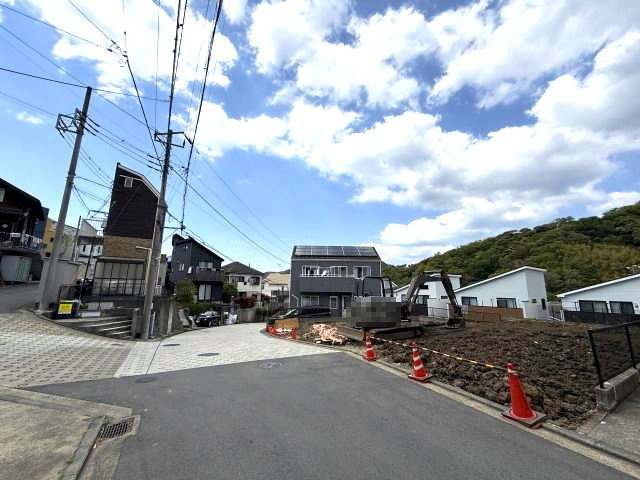 緑を臨む　陽当良好な3LDKの前面道路含む現地写真|前面道路