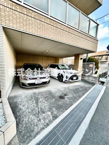 ブリランテII番館の駐車場
