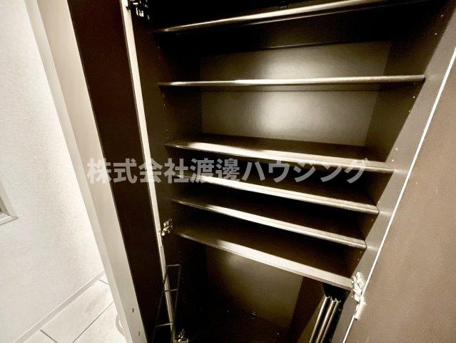 ブリランテII番館の収納|天井高シューズBOX