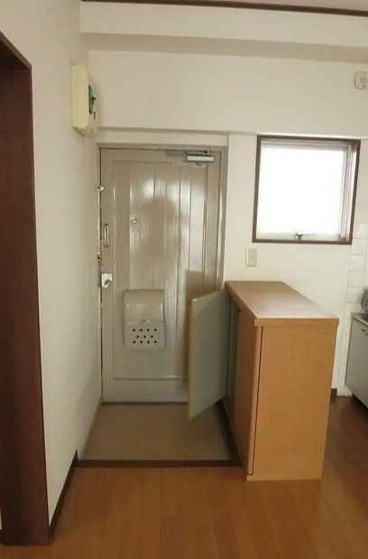 丸元マンションの玄関