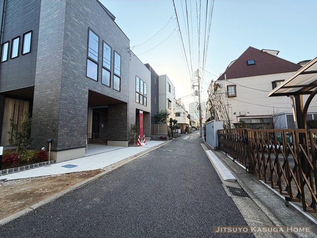 【前面道路含む現地写真】