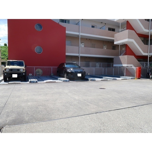 マリアージュの駐車場