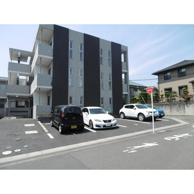 ルーチェの駐車場